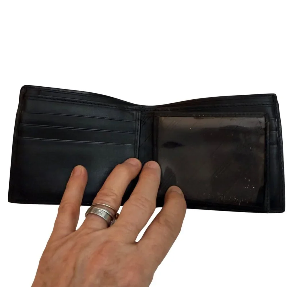 Devy Men's Bi-Fold Wallet Black Genuine Stingray Leather Made In Thailand